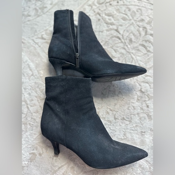 Aquatalia Suede Pointed Toe Kitten Heel Booties – Black – Size 9 - Picture 2 of 7
